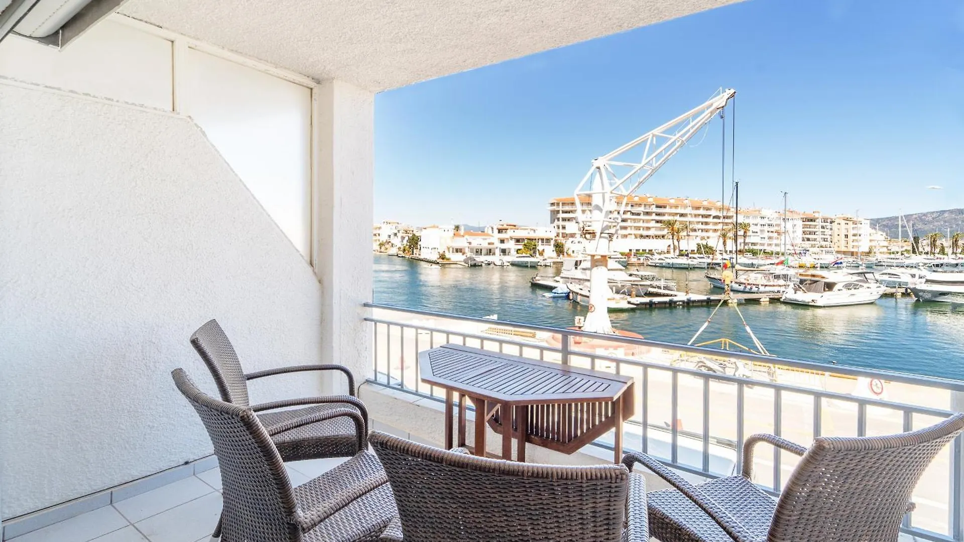 Welcs Apartamento 100 Emp Con Vistas Al Canal Empuriabrava Apartment