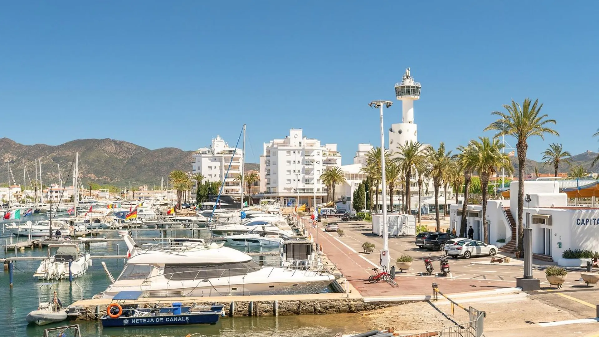 Apartment Welcs Apartamento 100 Emp Con Vistas Al Canal Empuriabrava